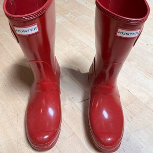 RED HUNTER BOOTS!
